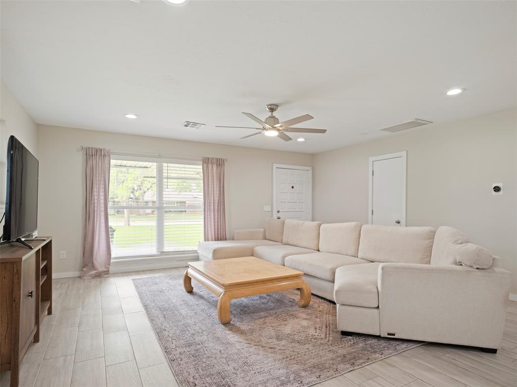 1101 Tedford Way Property Photo 15