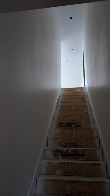 8124 Goldfinch Drive Property Photo 15