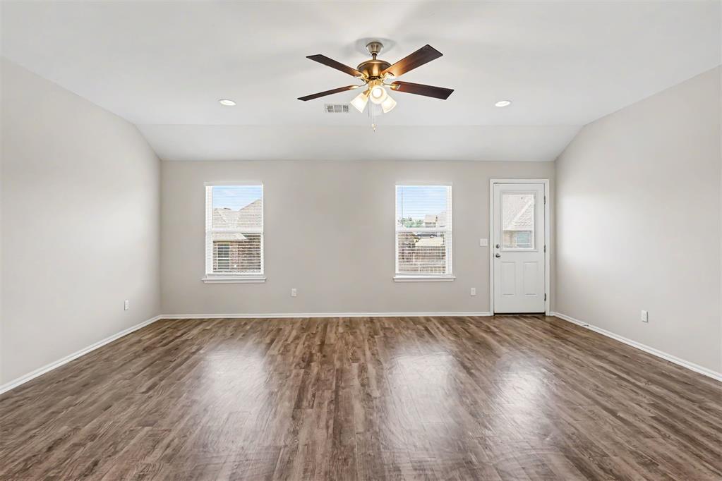 804 Hallow Oak Court Property Photo 4