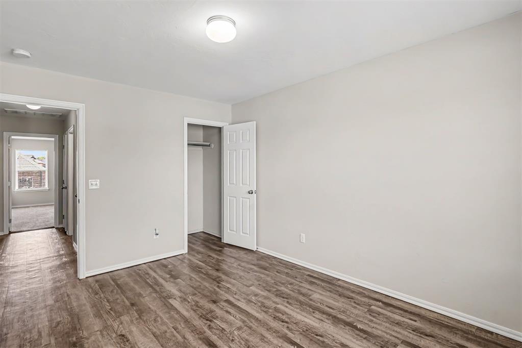 804 Hallow Oak Court Property Photo 12