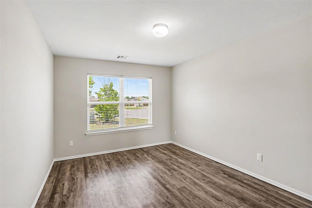 804 Hallow Oak Court Property Photo 13