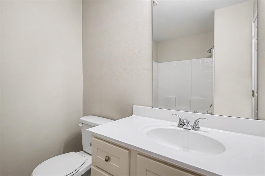 804 Hallow Oak Court Property Photo 17