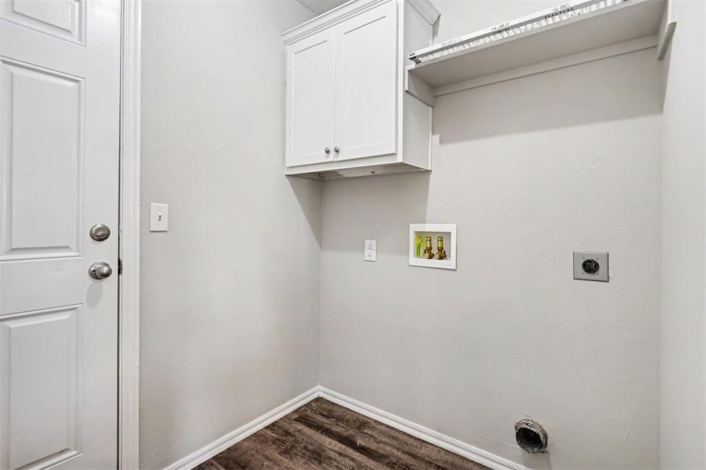 804 Hallow Oak Court Property Photo 18