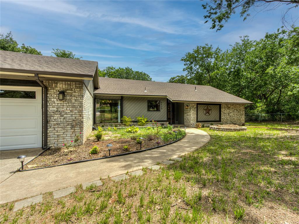 9404 Red Oak Lane Property Photo 4