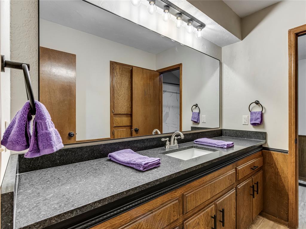 9404 Red Oak Lane Property Photo 18
