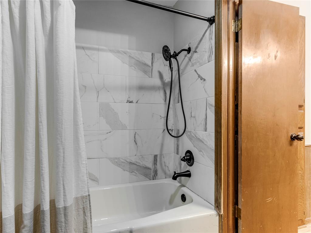 9404 Red Oak Lane Property Photo 19