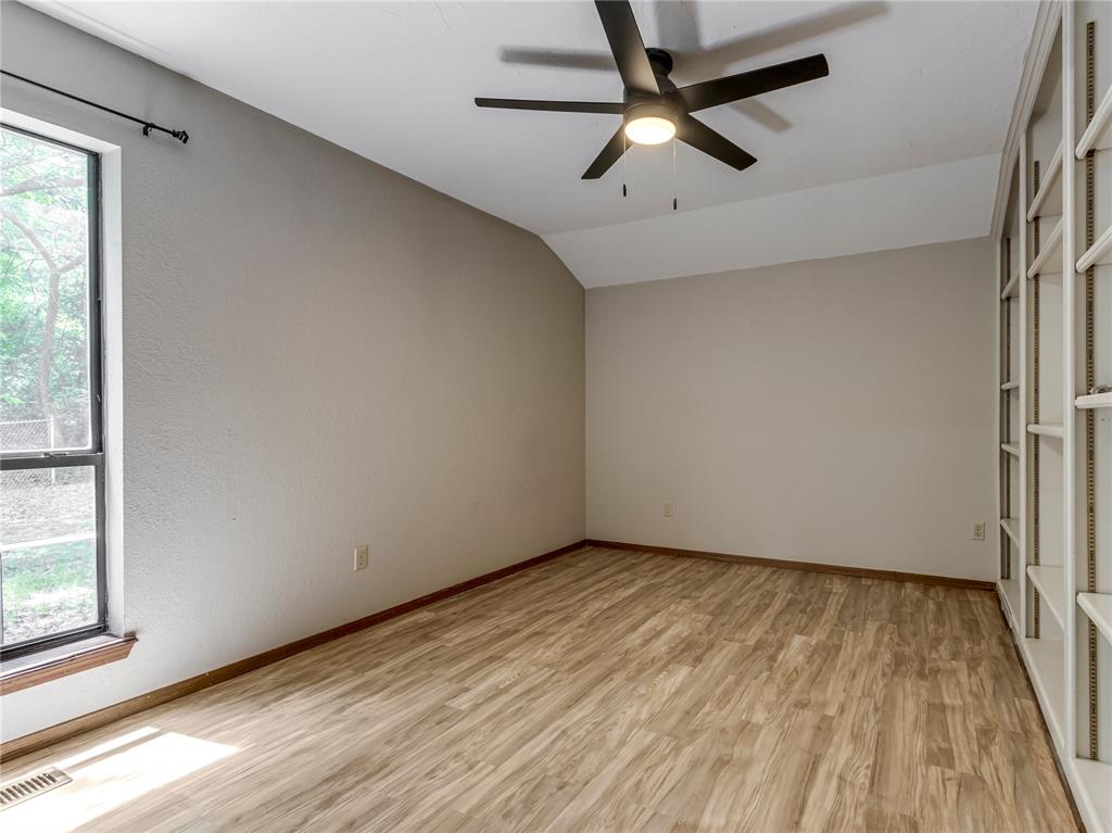 9404 Red Oak Lane Property Photo 20
