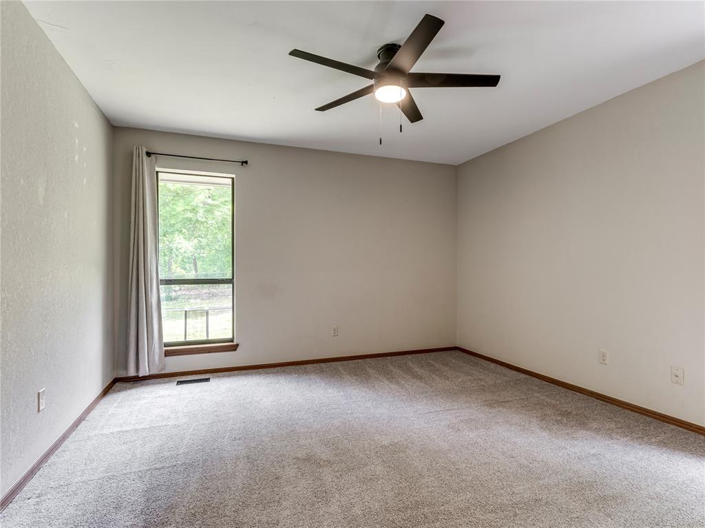 9404 Red Oak Lane Property Photo 23