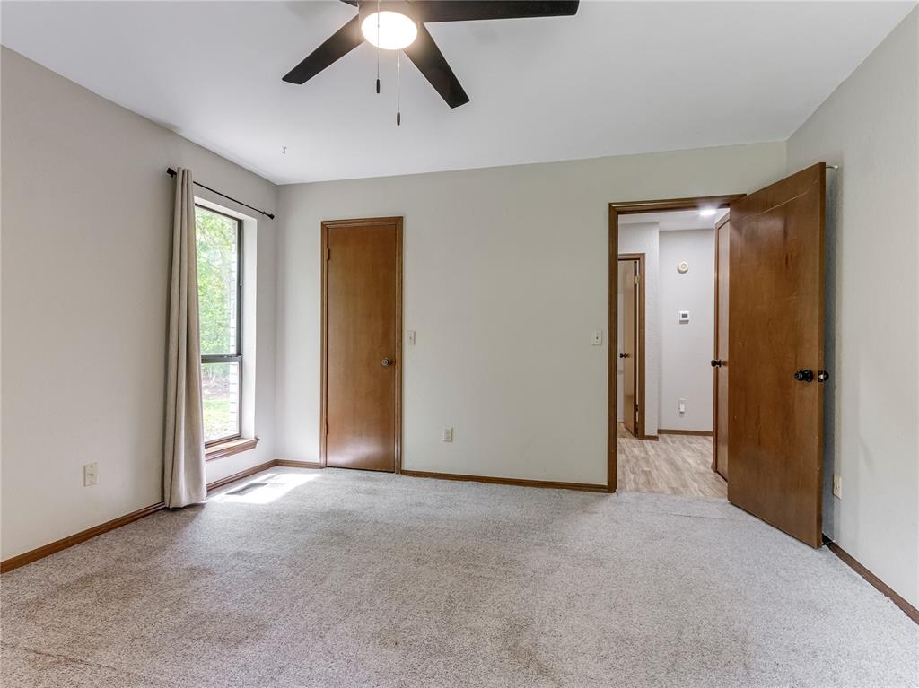 9404 Red Oak Lane Property Photo 24