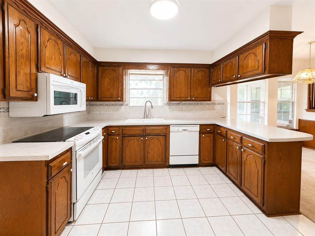 9512 S Blackwelder Avenue Property Photo 3