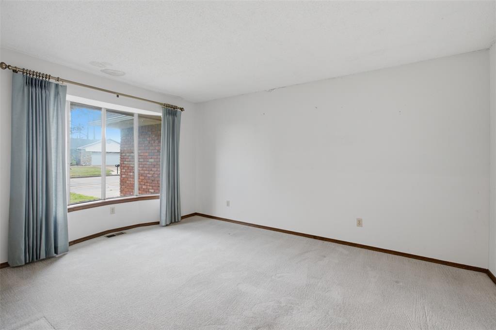 9512 S Blackwelder Avenue Property Photo 12