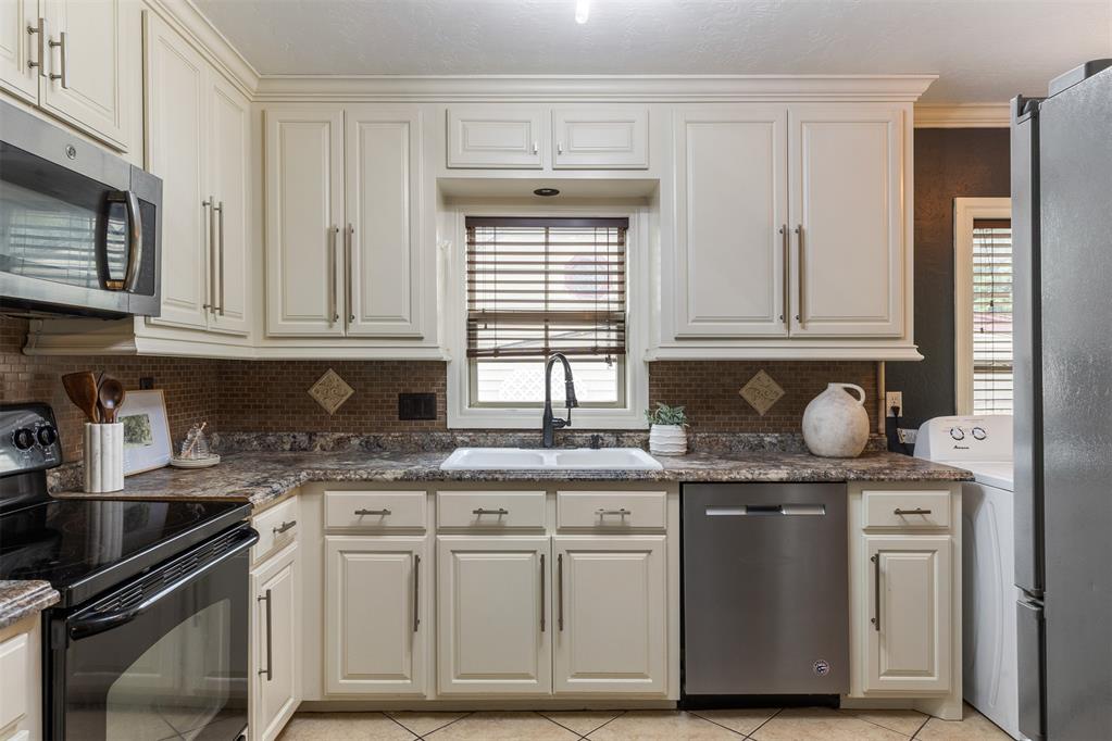 1925 Nw 38th Street Property Photo 10