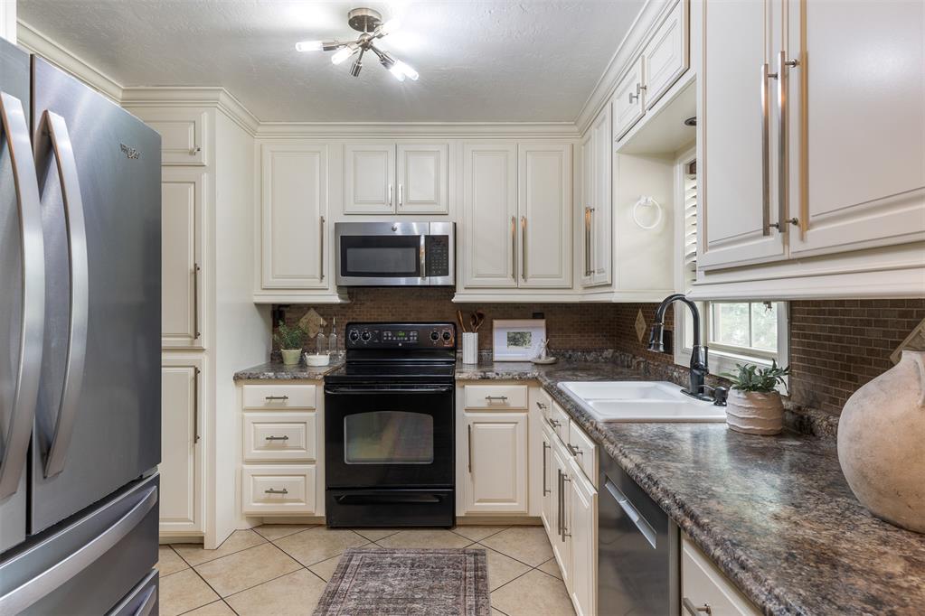1925 Nw 38th Street Property Photo 11