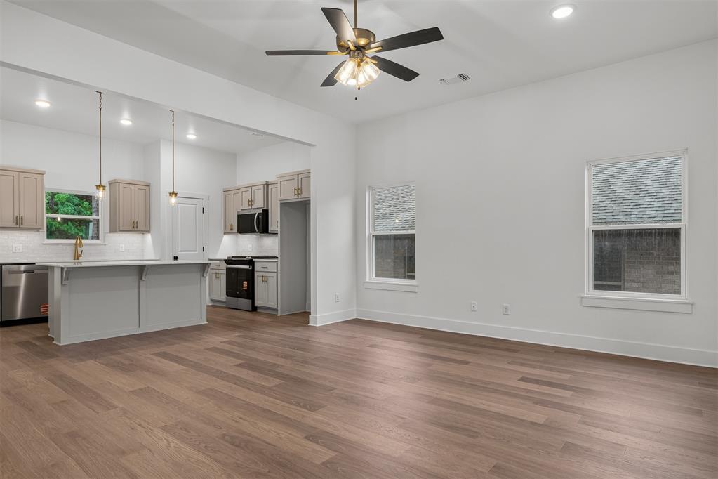 8809 Spruce Street Property Photo 5