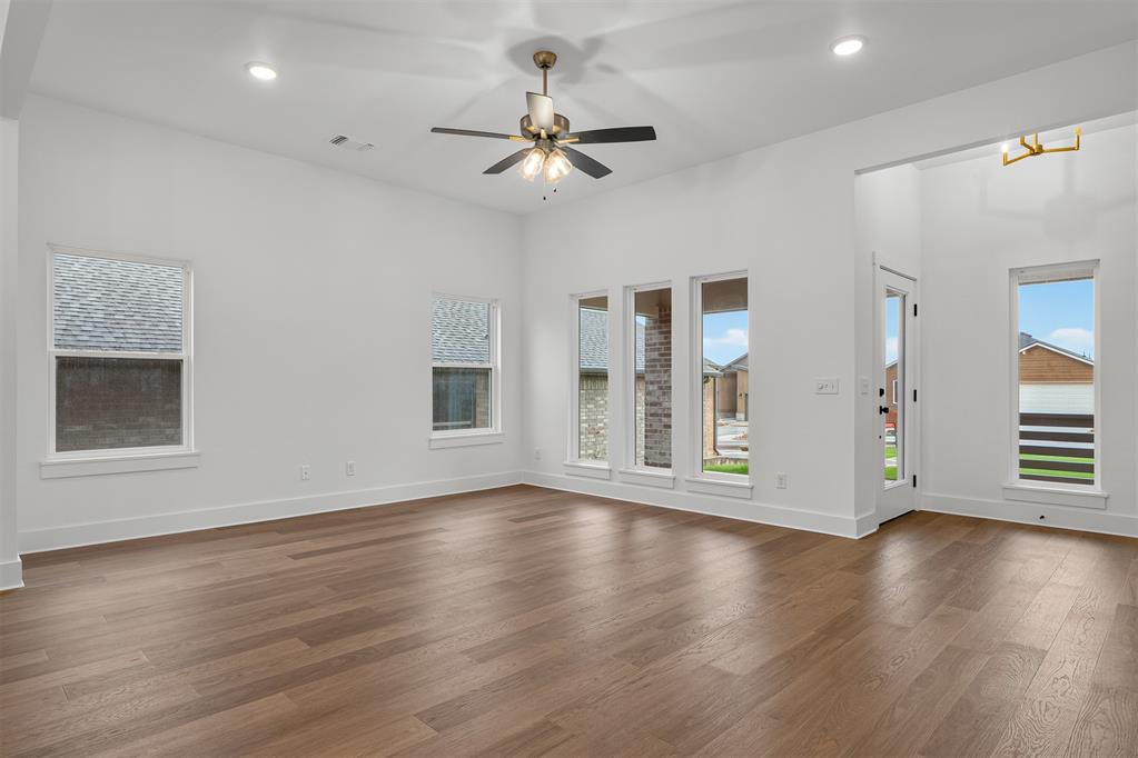 8809 Spruce Street Property Photo 6