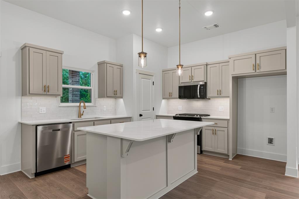 8809 Spruce Street Property Photo 8