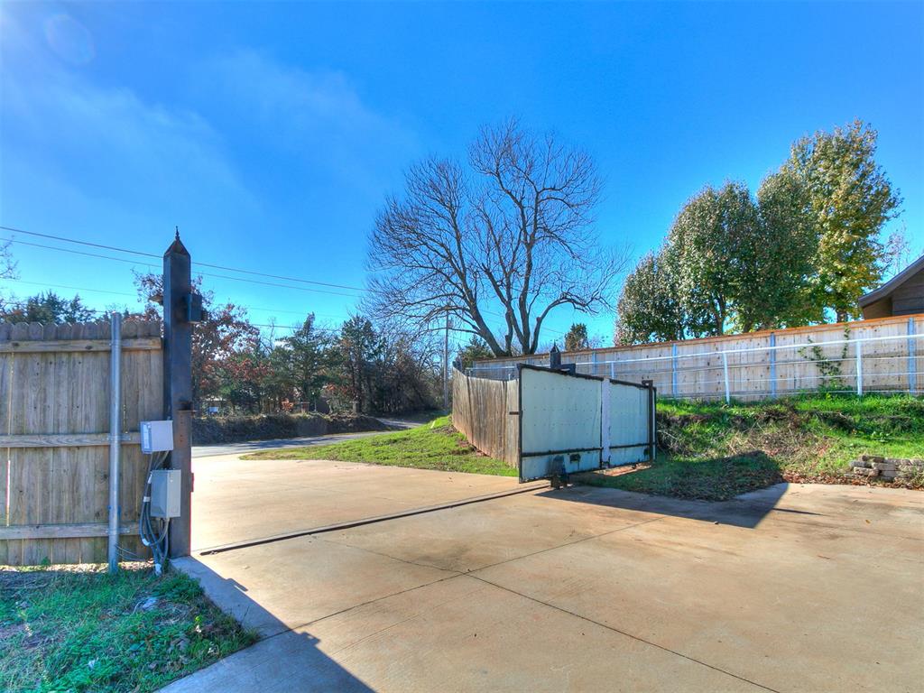 3875 E Waterloo Road Property Photo 10