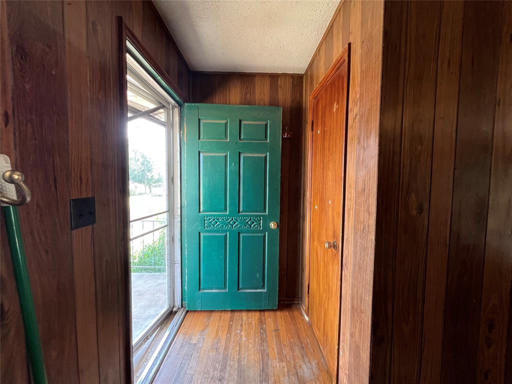19117 Park Road Property Photo 12