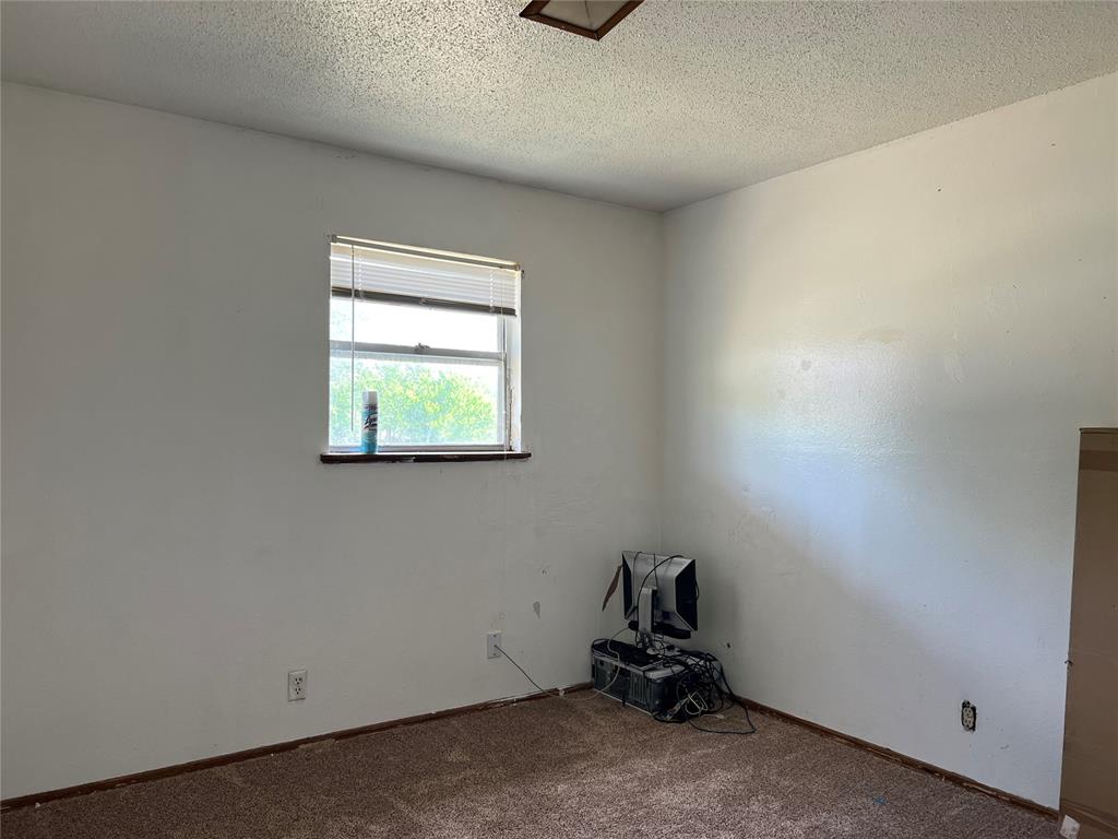 19117 Park Road Property Photo 23