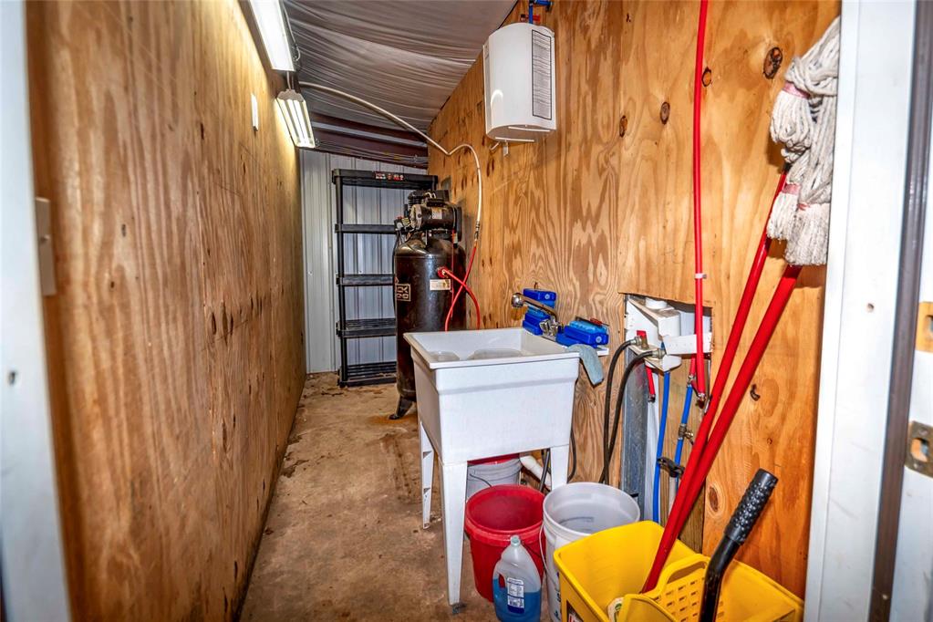 1102 E 1st Street Property Photo 15
