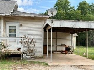 302 N Hill Street Property Photo 3