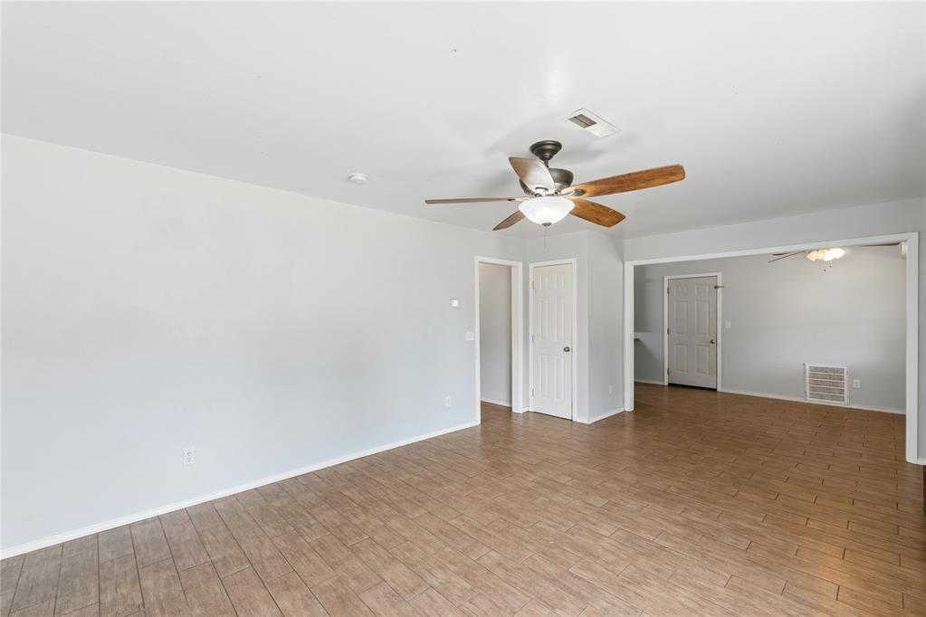 924 S Meadow Lane Property Photo 9