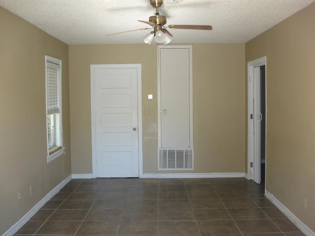 1228600 Property Photo 2