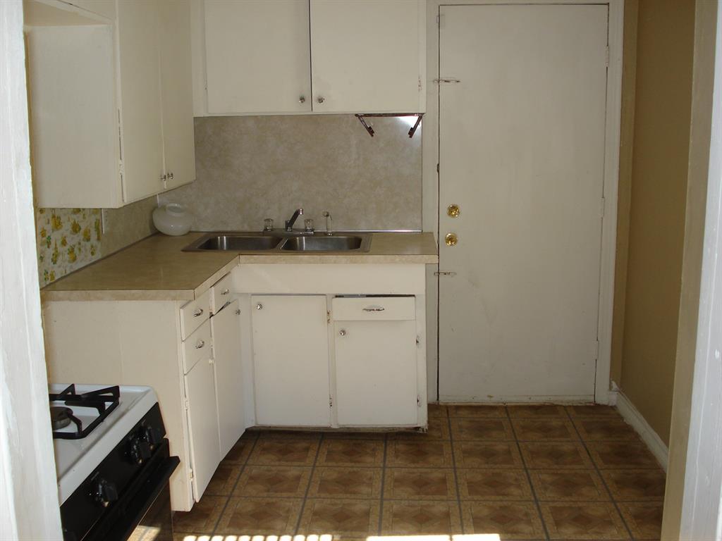 1228600 Property Photo 3