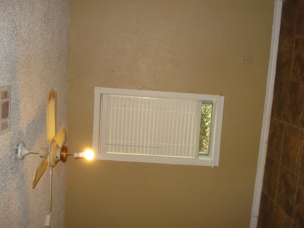 1228600 Property Photo 6
