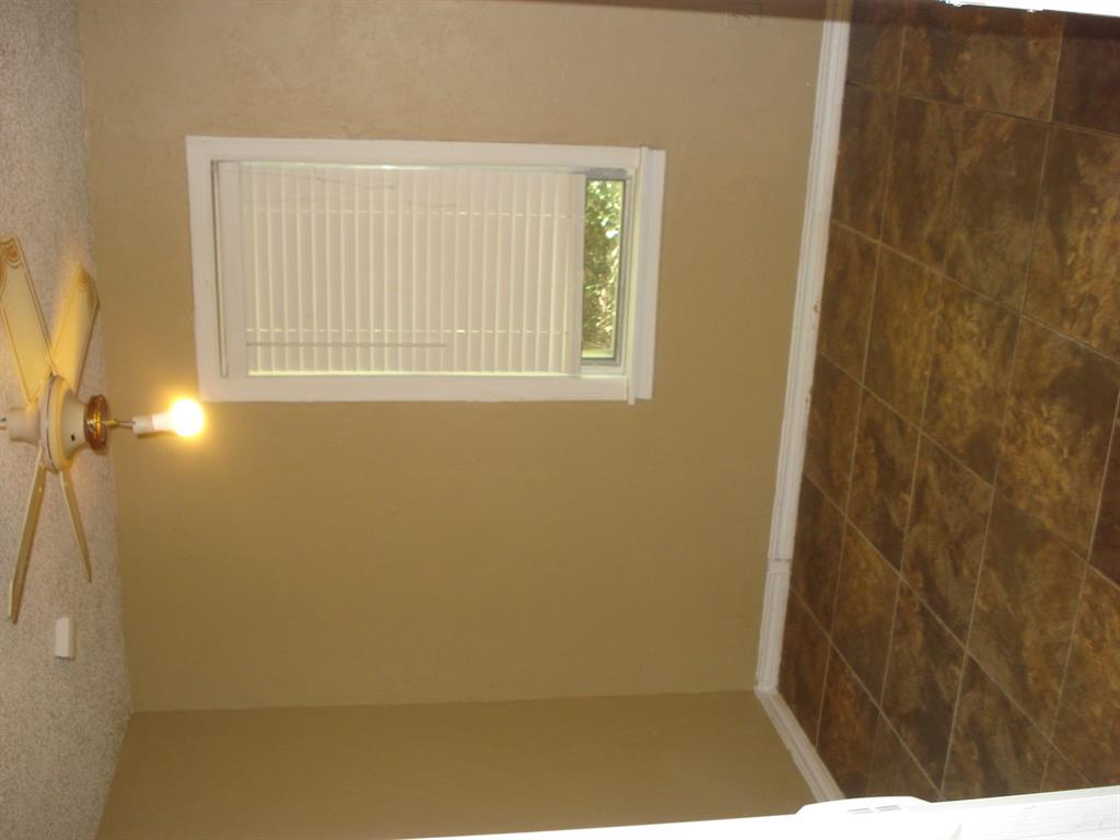 1228600 Property Photo 7