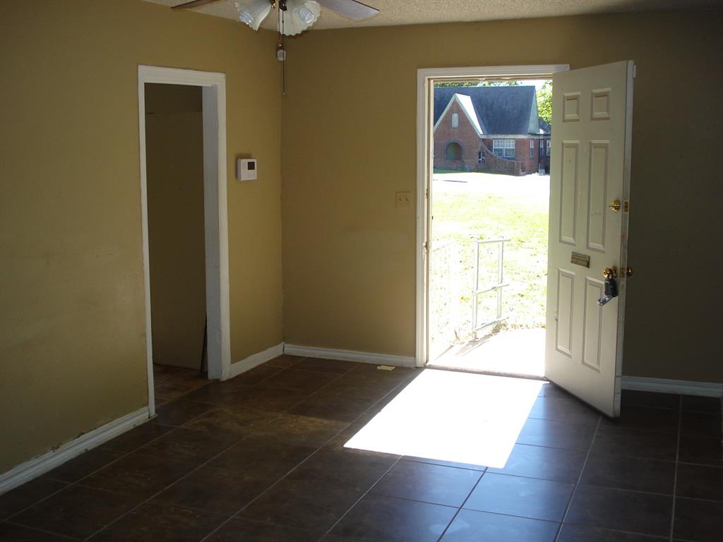 1228600 Property Photo 8