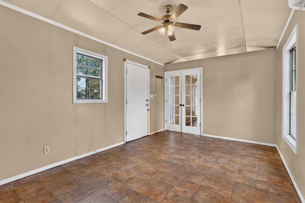 6780 Woods Acres Drive Property Photo 9