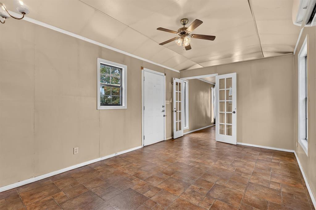 6780 Woods Acres Drive Property Photo 10