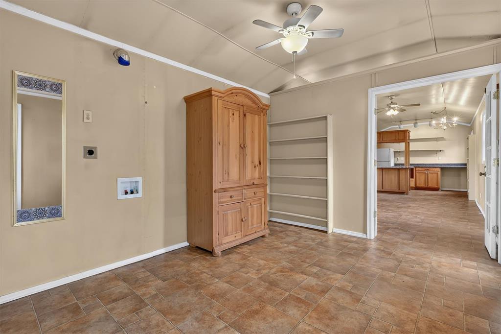 6780 Woods Acres Drive Property Photo 12