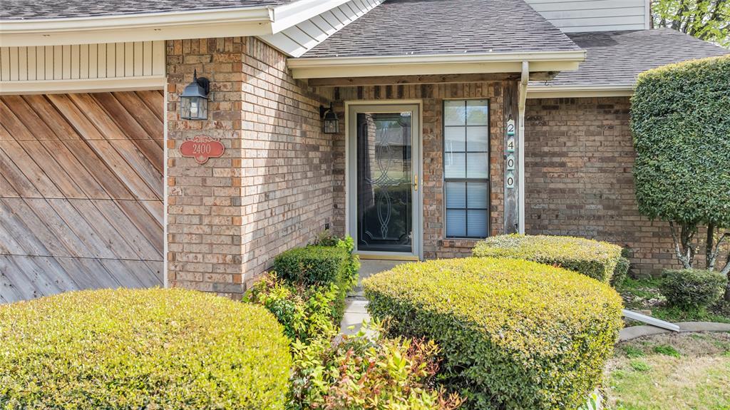 2400 Woodleaf Court Property Photo 3