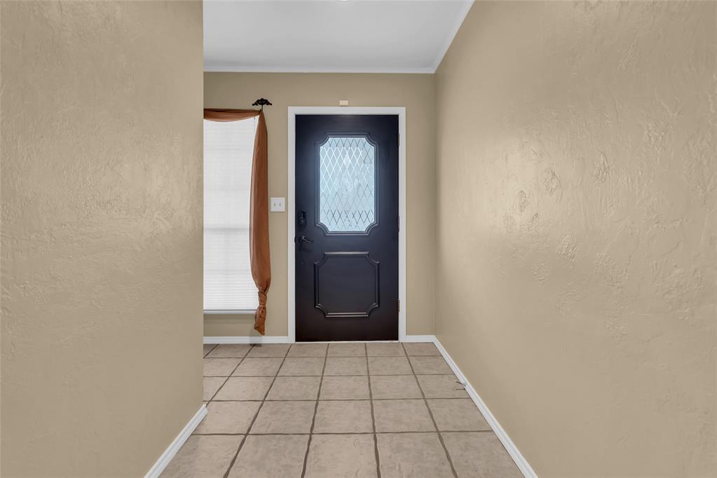 2400 Woodleaf Court Property Photo 4