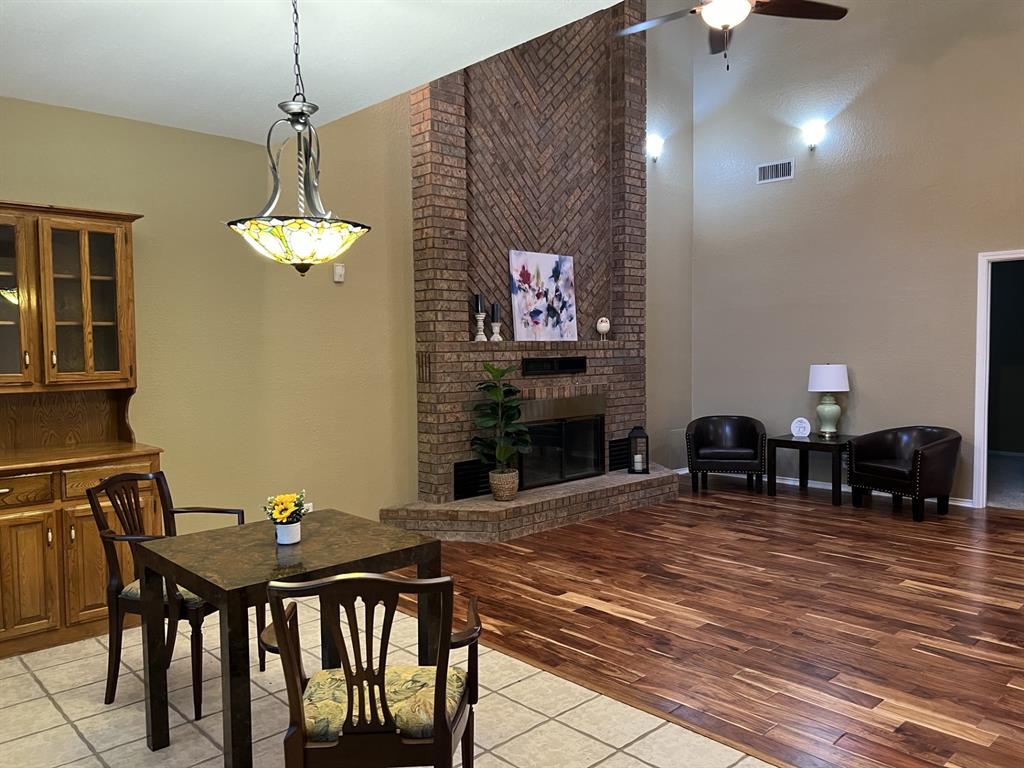 2400 Woodleaf Court Property Photo 6