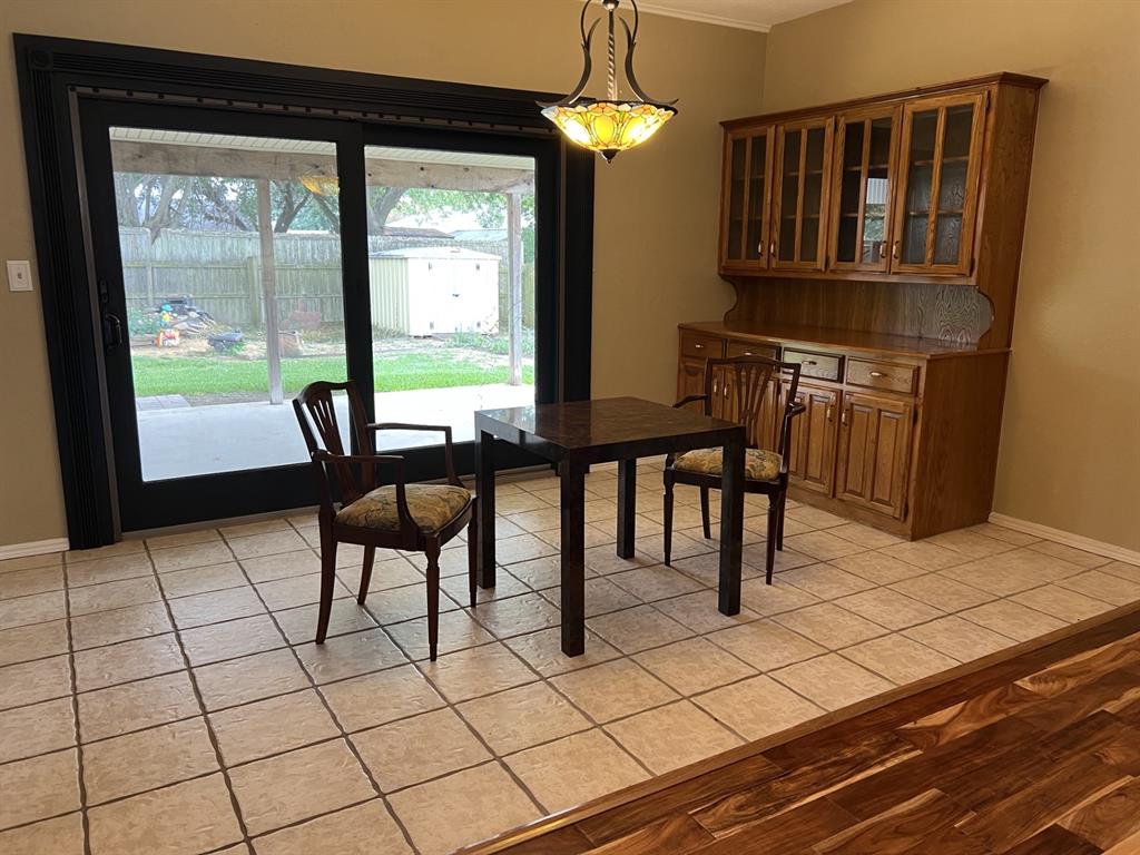 2400 Woodleaf Court Property Photo 7