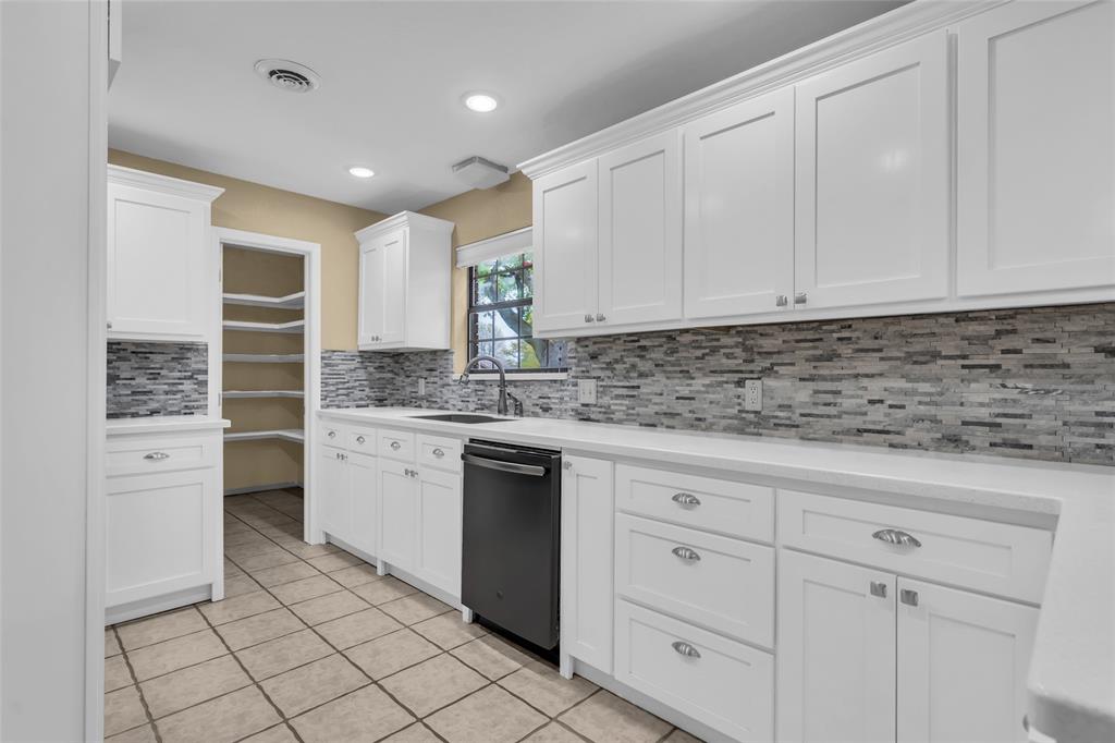 2400 Woodleaf Court Property Photo 14