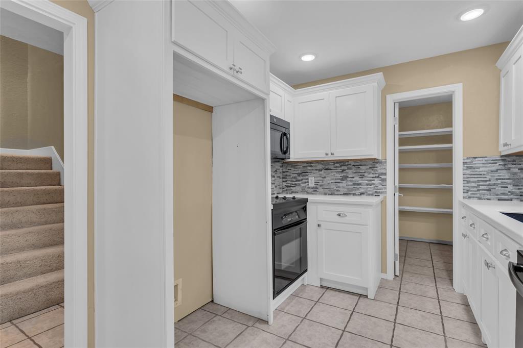 2400 Woodleaf Court Property Photo 15
