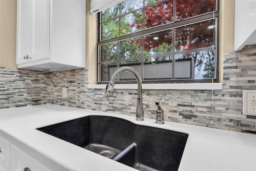 2400 Woodleaf Court Property Photo 16