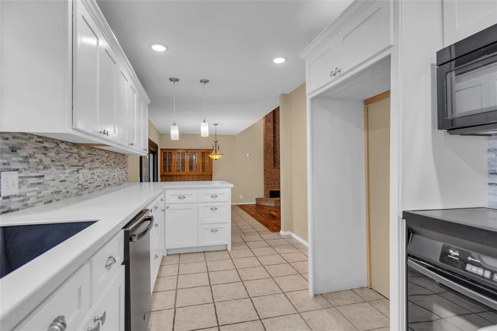2400 Woodleaf Court Property Photo 17
