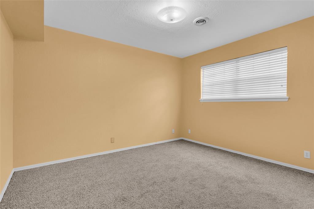 2400 Woodleaf Court Property Photo 19