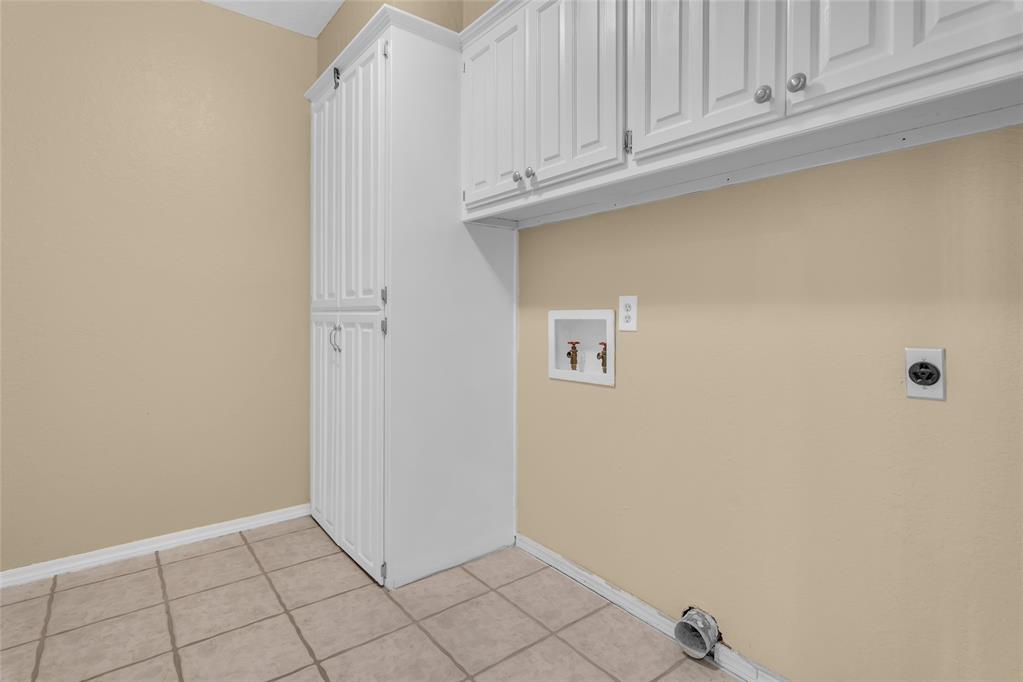 2400 Woodleaf Court Property Photo 32