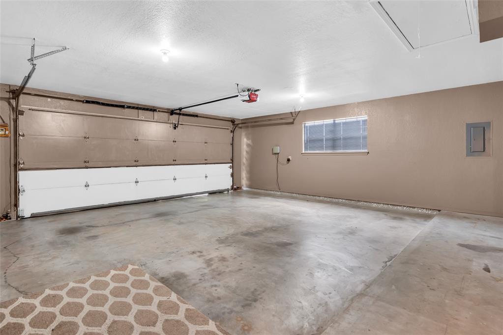 2400 Woodleaf Court Property Photo 33