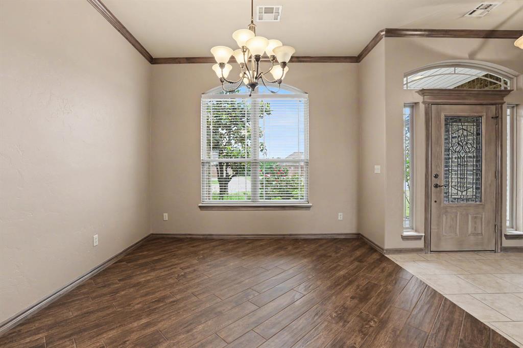 400 S Chardon Drive Property Photo 6