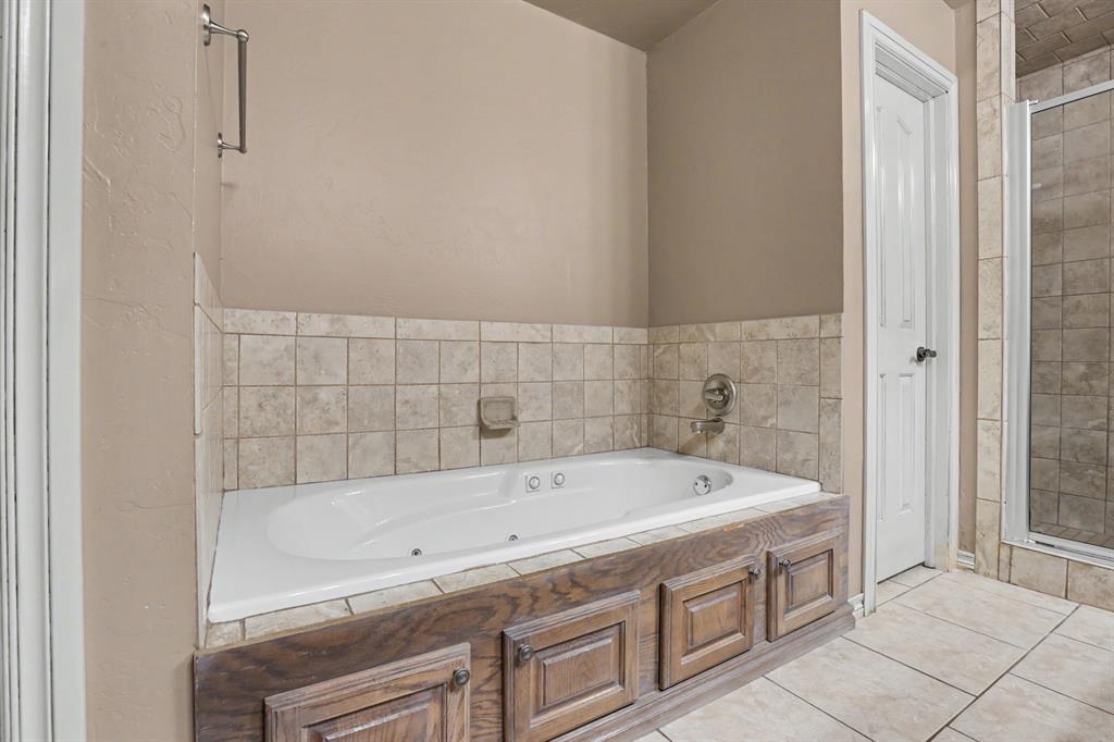 400 S Chardon Drive Property Photo 16