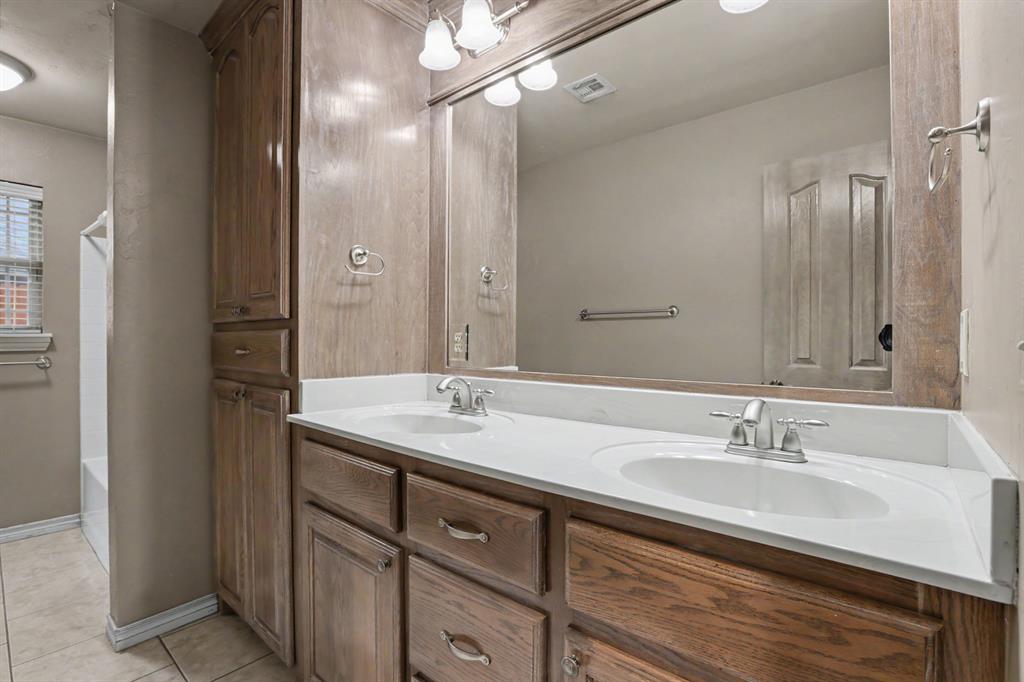 400 S Chardon Drive Property Photo 19