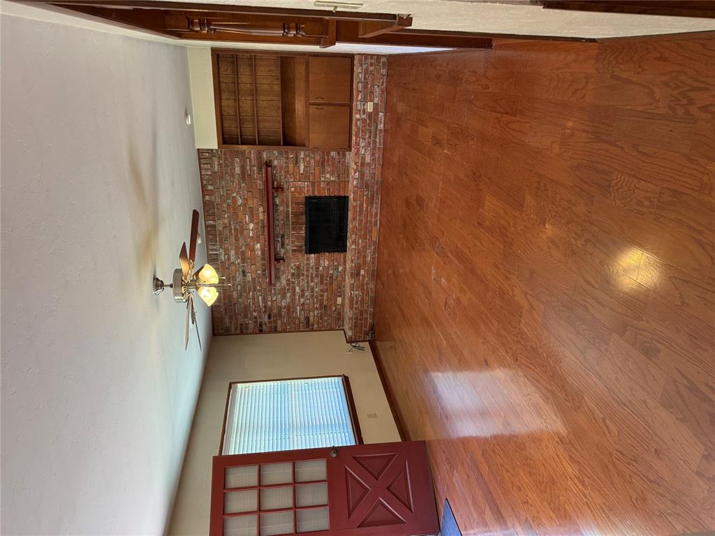 400 N Mockingbird Drive Property Photo 9