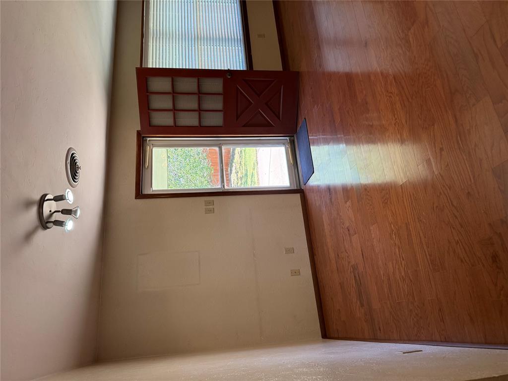 400 N Mockingbird Drive Property Photo 12